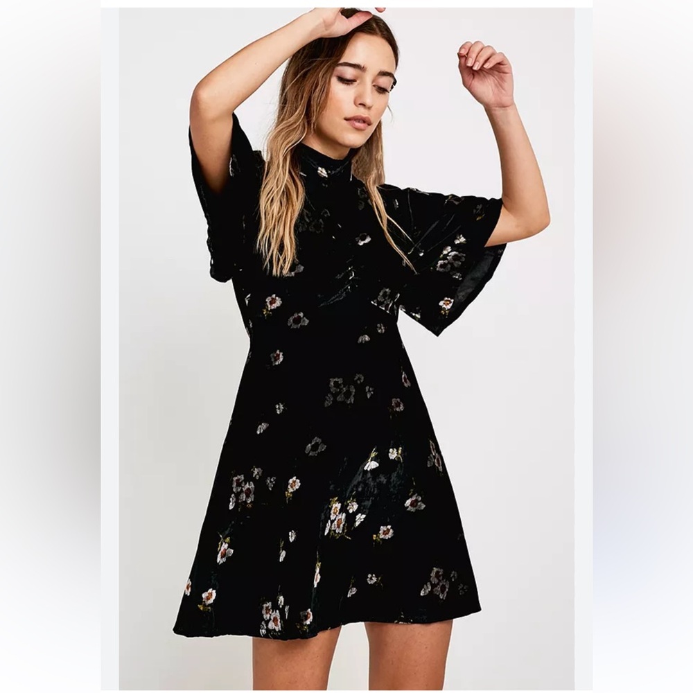 Floral Black Dress with Short Sleeves